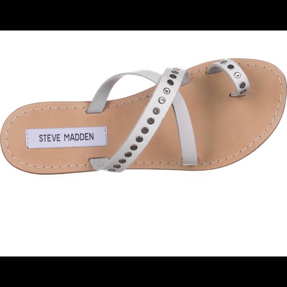 Steve Madden Becky flat toe ring stud sandal white - Picture 4 of 8